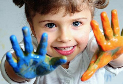 Mẹ yên tâm để Bé khám phá thế giới xung quanh với nước rửa chén thiên nhiên Senny